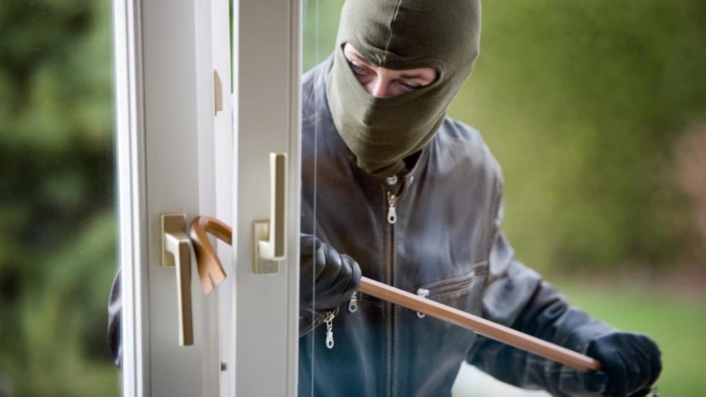 Robbery vs Burglary - Theft breaking inside the house