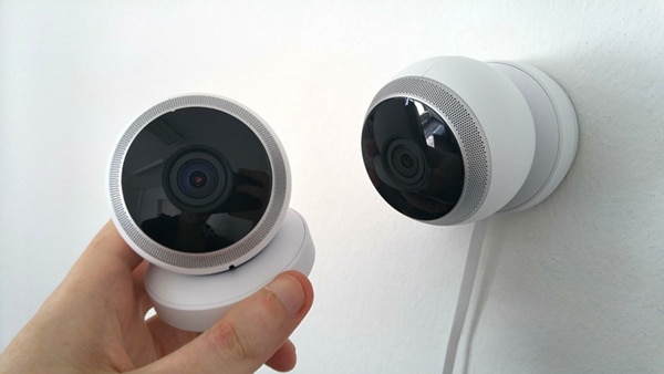 wall mounted security camera